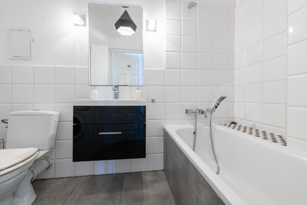 Wilcza 55: Central Private Apartment with Separate Bedroom Warsaw Exterior photo